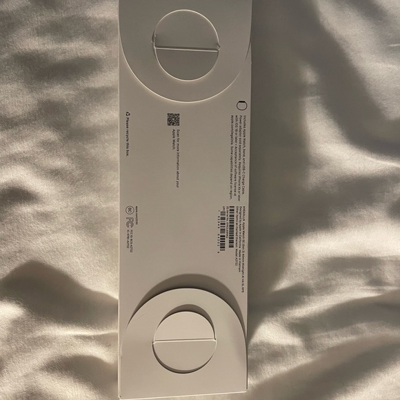 Apple Watch SE (2nd gen) 40mm - midnight color band - Picture 3 of 8